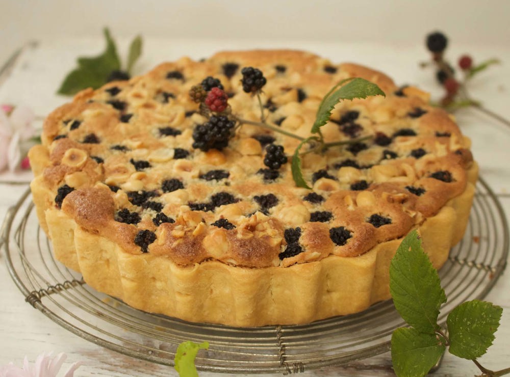 Bakewell tart with blackberry compote