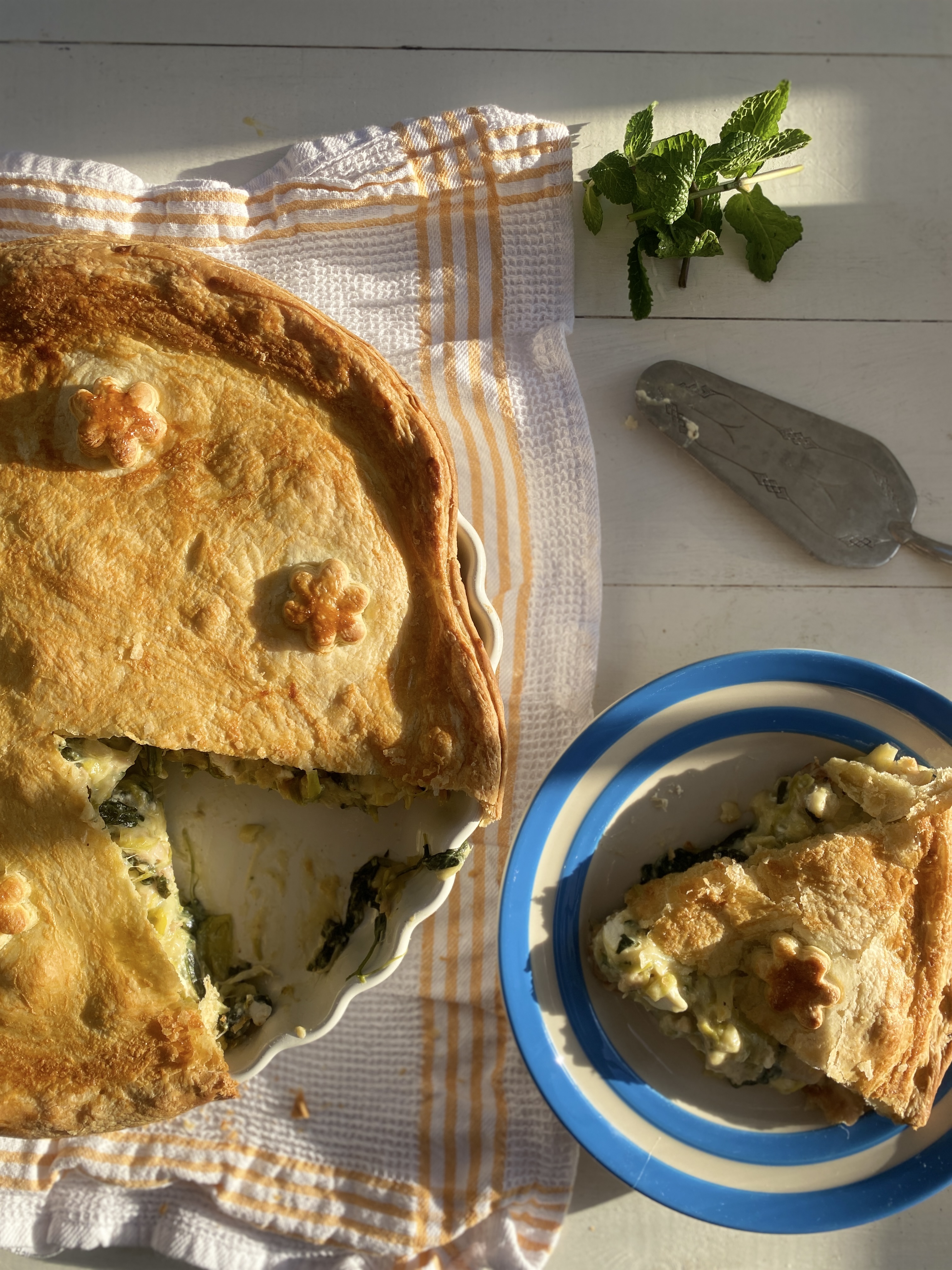 Chicken, spinach and cheese Mama Mia pie