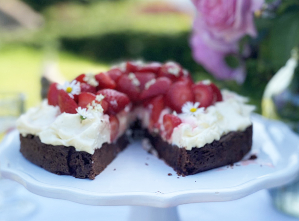 Strawberry and chocolate cheesecake tart