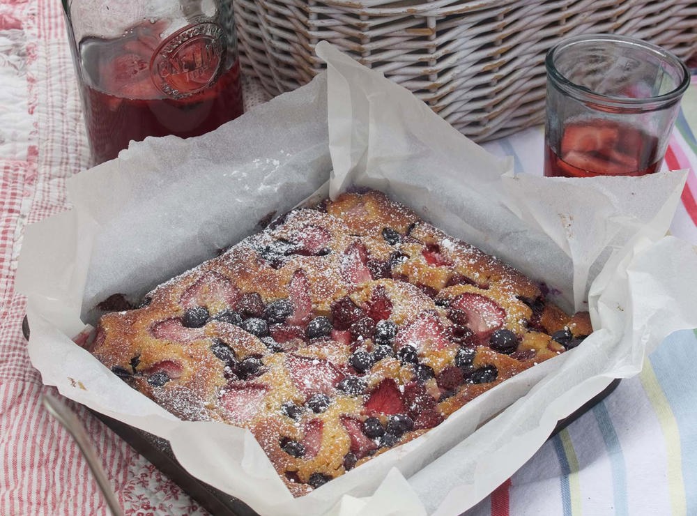 Summer berry yogurt and honey cake