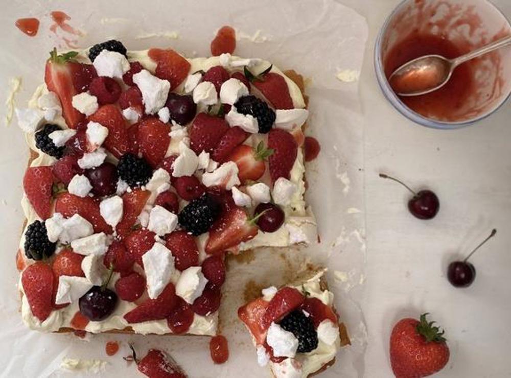 Summer berry Eton mess traybake